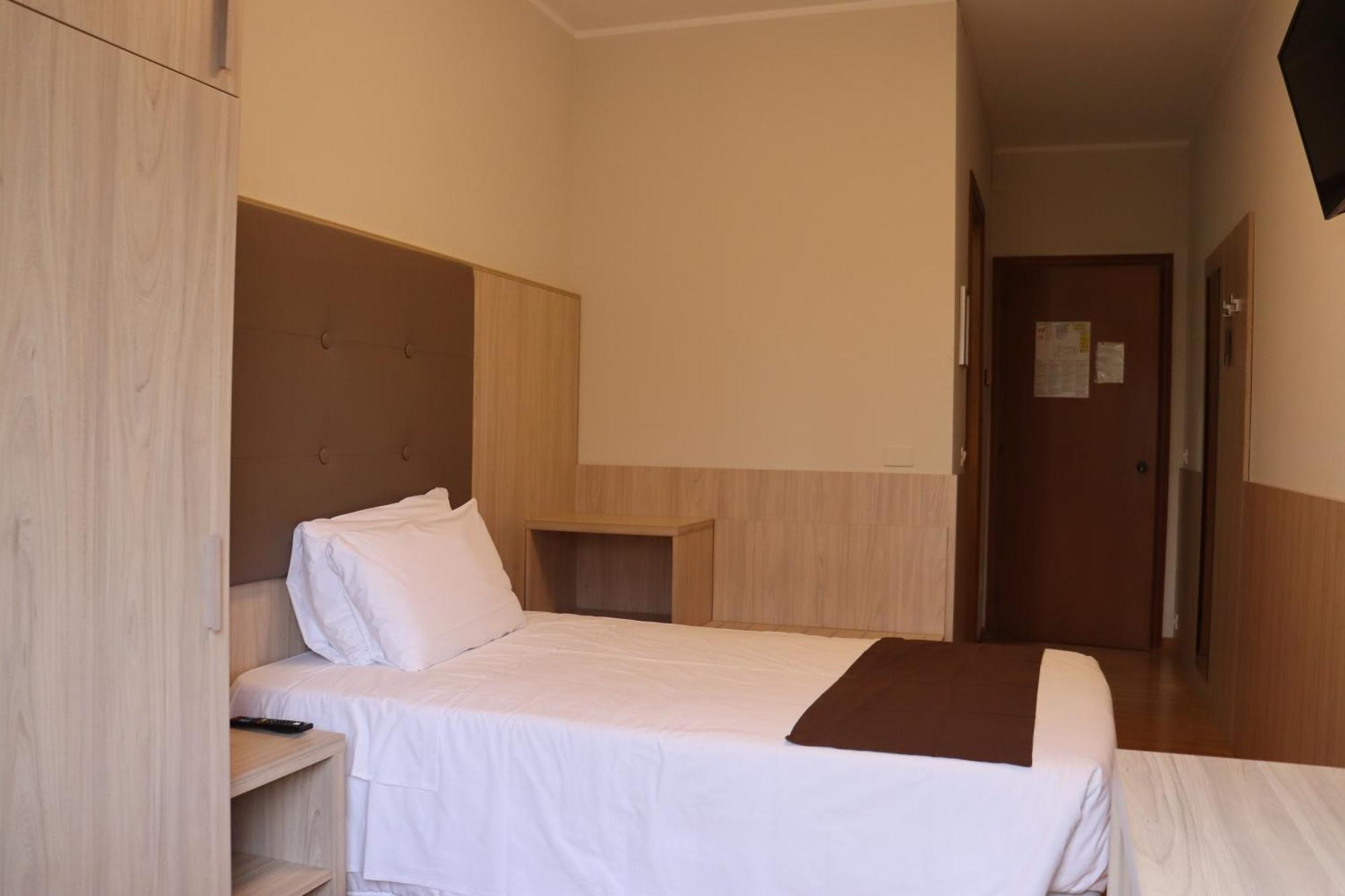 Hotel Montereale ปอร์เดโนเน ภายนอก รูปภาพ