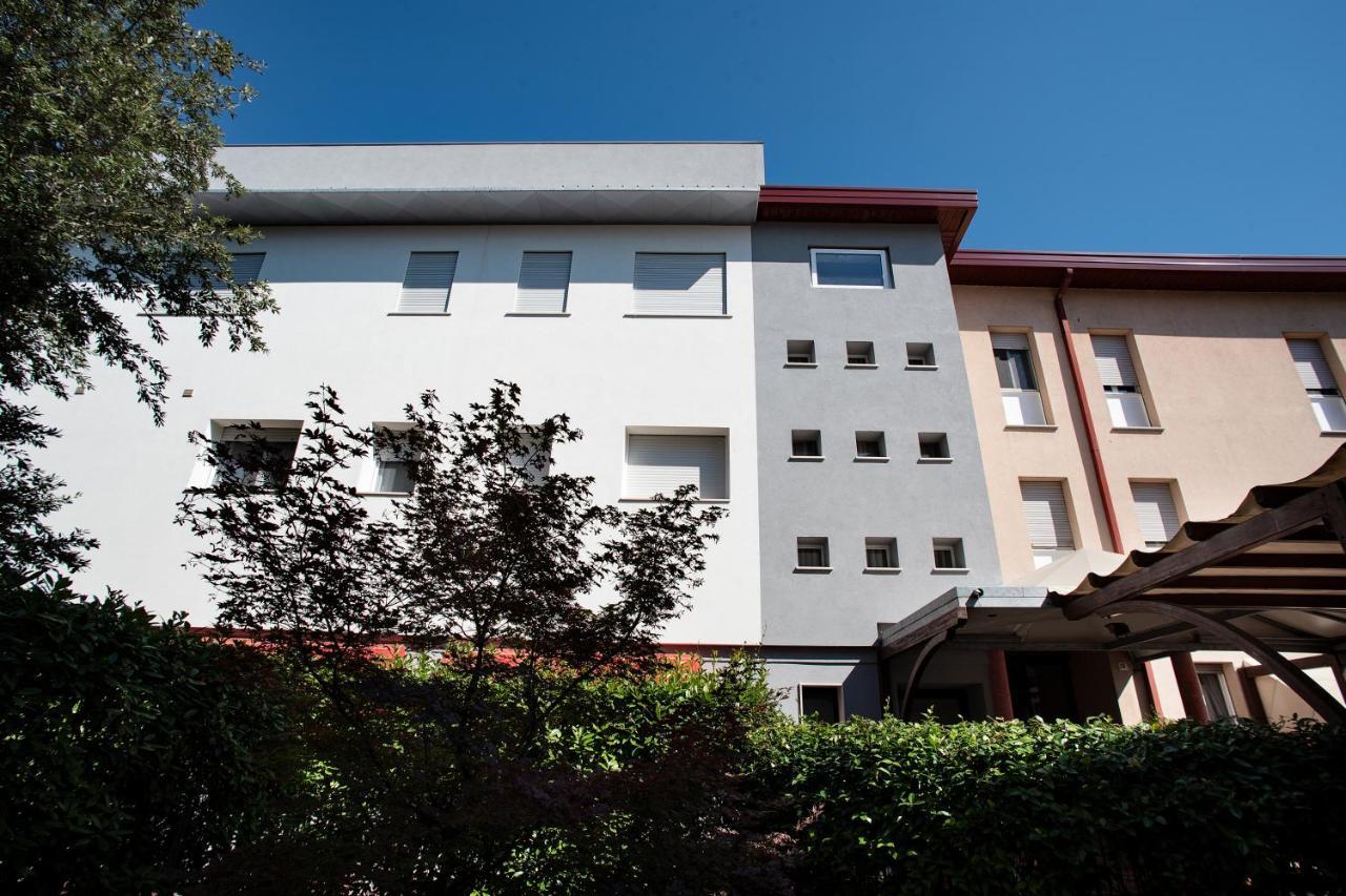 Hotel Montereale ปอร์เดโนเน ภายนอก รูปภาพ