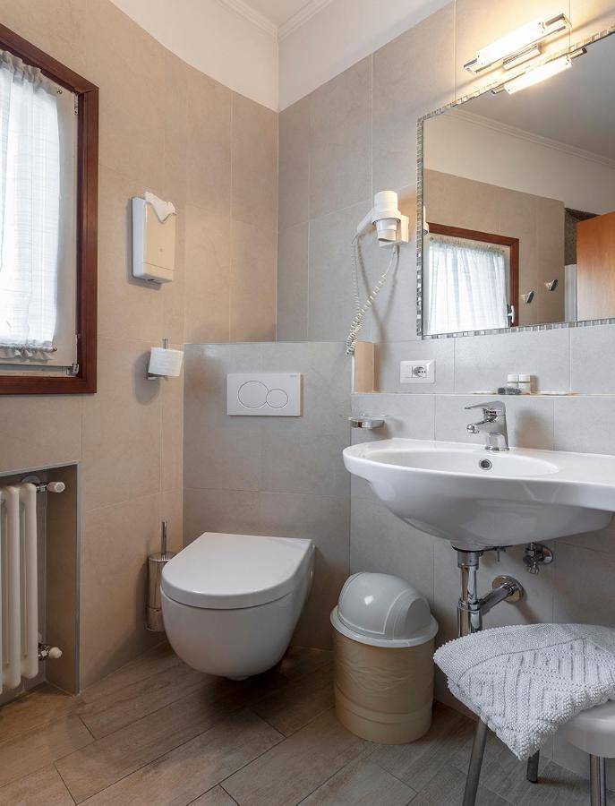 Hotel Montereale ปอร์เดโนเน ภายนอก รูปภาพ