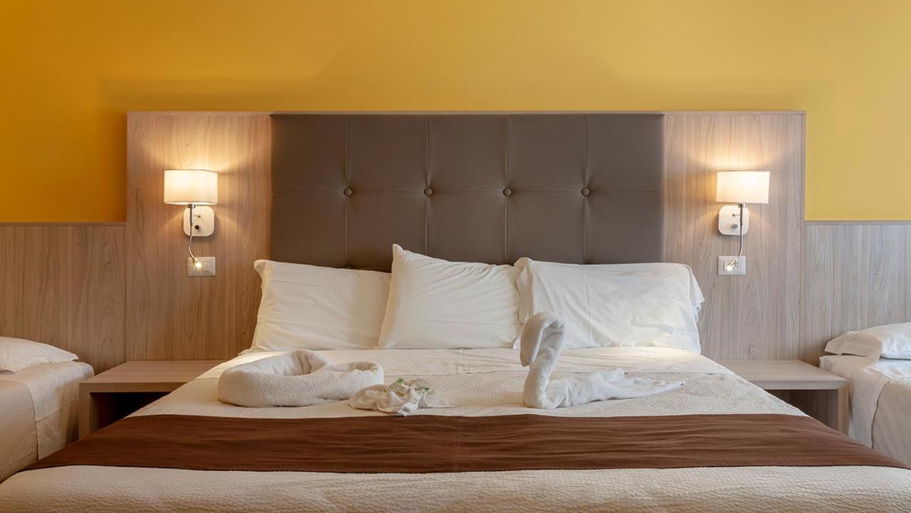 Hotel Montereale ปอร์เดโนเน ภายนอก รูปภาพ