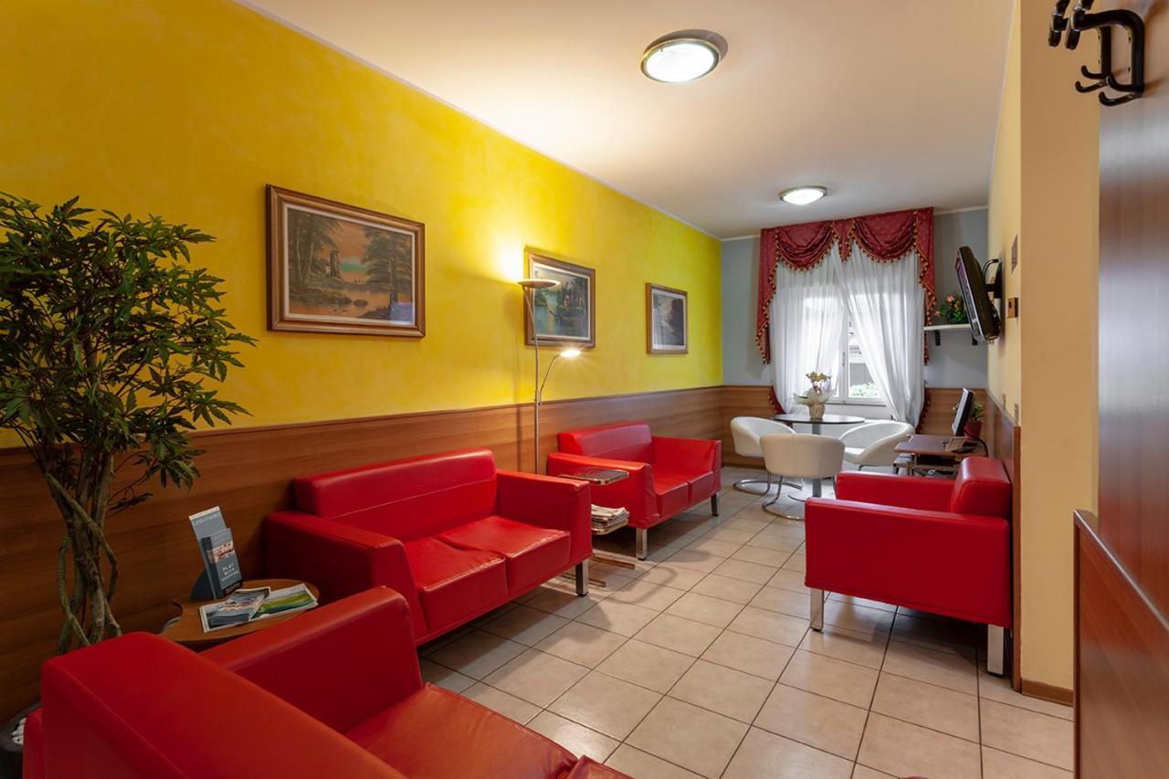 Hotel Montereale ปอร์เดโนเน ภายนอก รูปภาพ