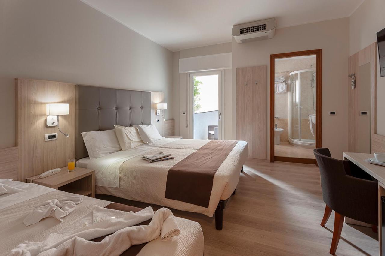 Hotel Montereale ปอร์เดโนเน ภายนอก รูปภาพ