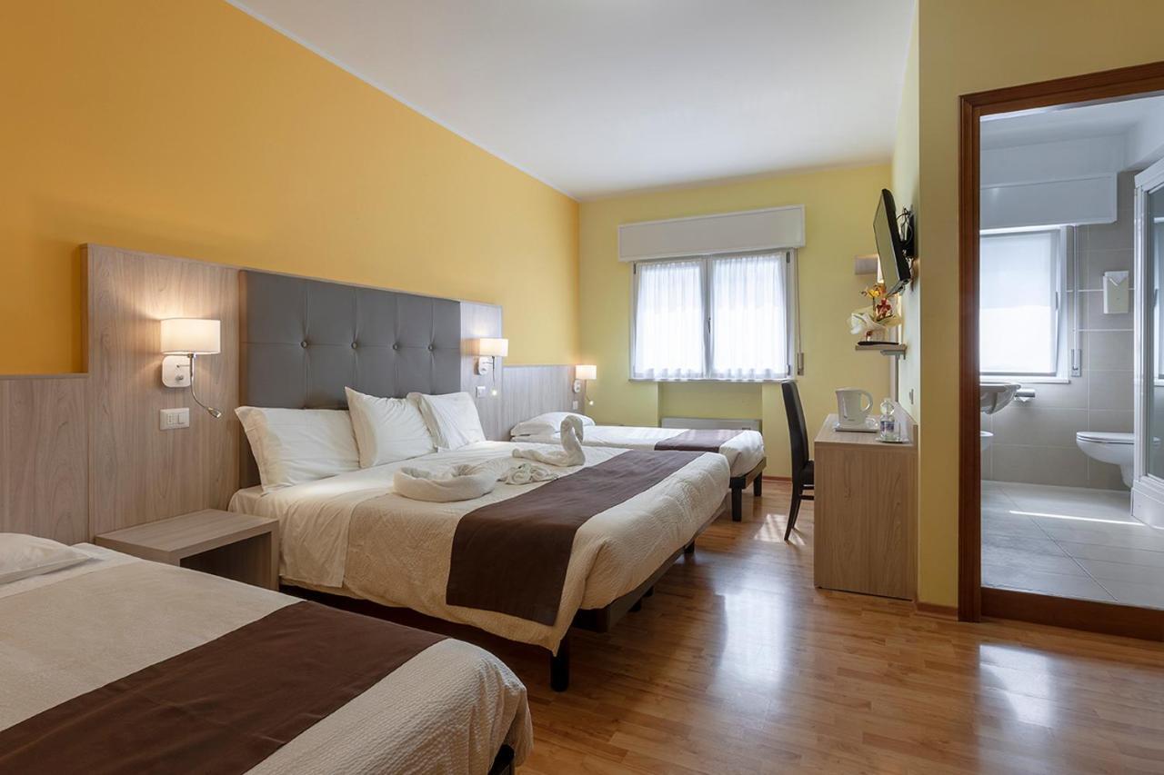 Hotel Montereale ปอร์เดโนเน ภายนอก รูปภาพ